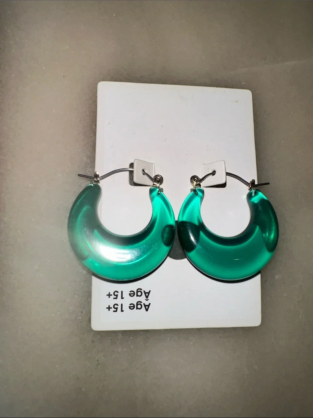 H&M image shows